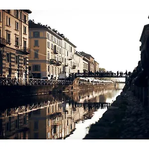 Taking A Walk In The Beating Heart Of Navigli Appartement Milaan